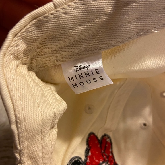 NWT! Disney Minnie Mouse beige adjustable hat - Picture 5 of 8